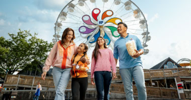 Family in front of Hersheypark ferris wheel