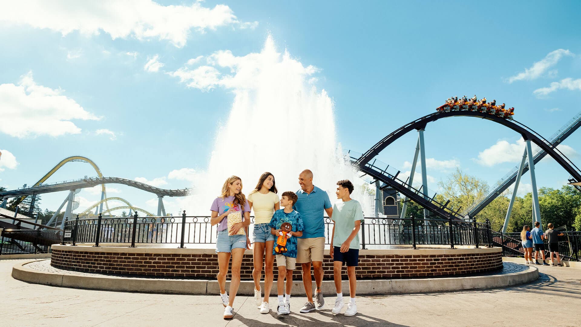 family in front of kissing fountain hersheypark
