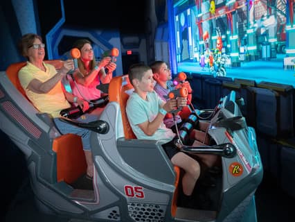 family riding reeses cupfusion at hersheypark