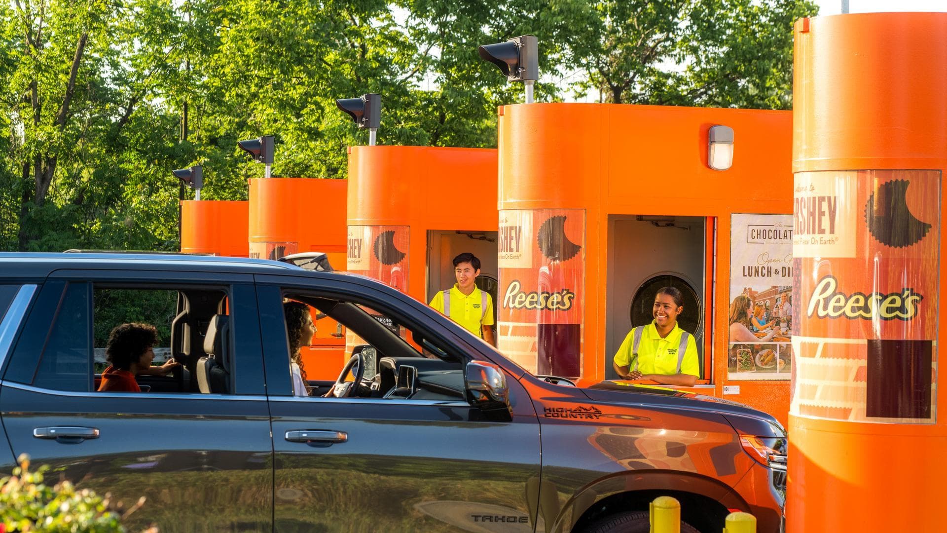 guest driving through hersheypark parking booth